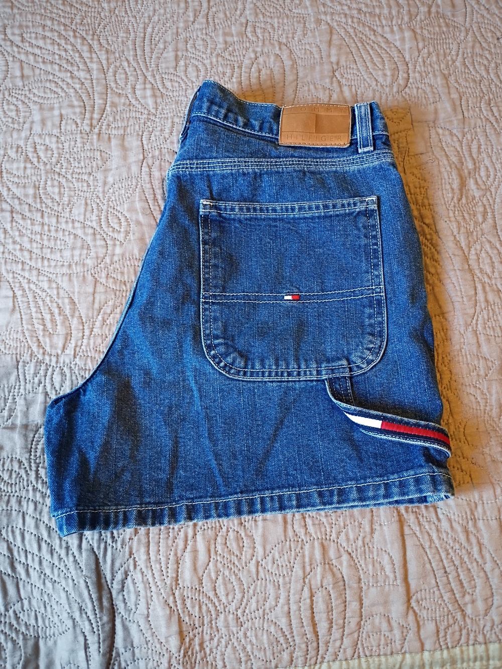 Vintage Y2K Tommy Jeans Denim Cargo Shorts with Signature Flag Detail Sz 6/ S